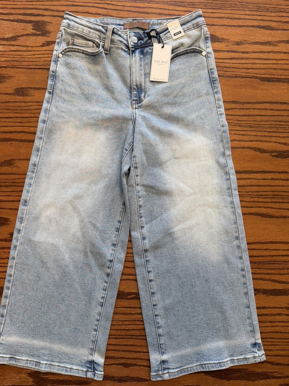 Judy Blue Jeans Women’s 3/26 Light Blue Wide Leg Crop Denim NWT